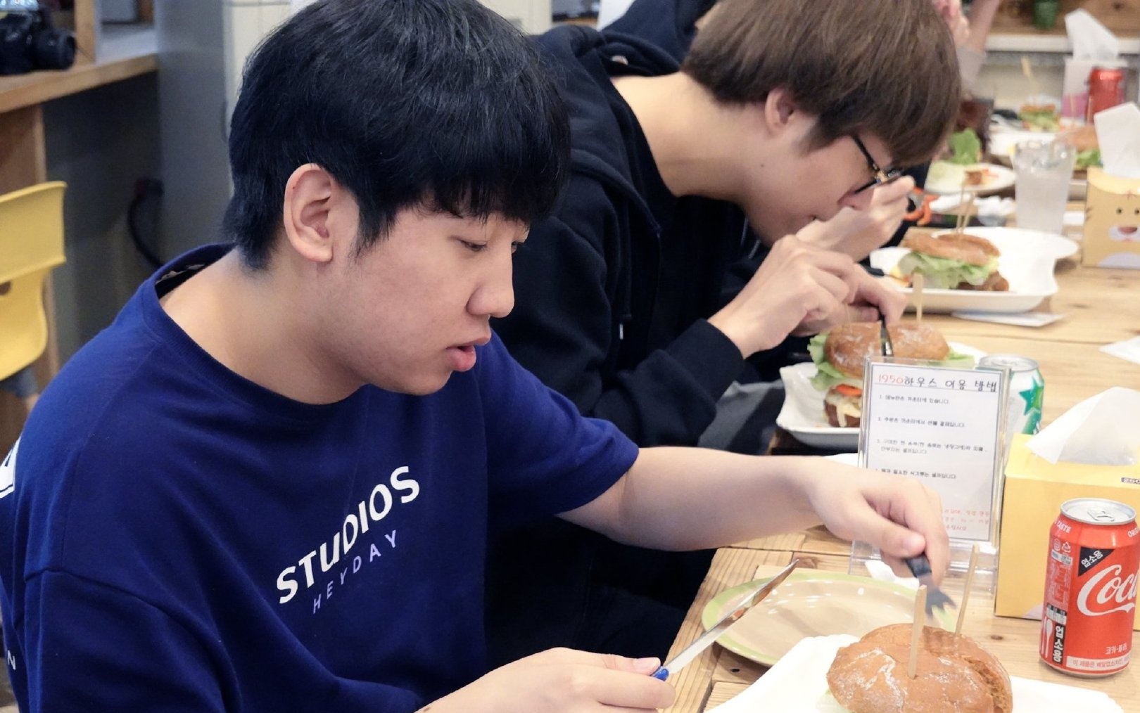 JackeyLove连续十场比赛得分超过败北,SKT不断突破!比赛高潮迭起的简单介绍-爱游戏