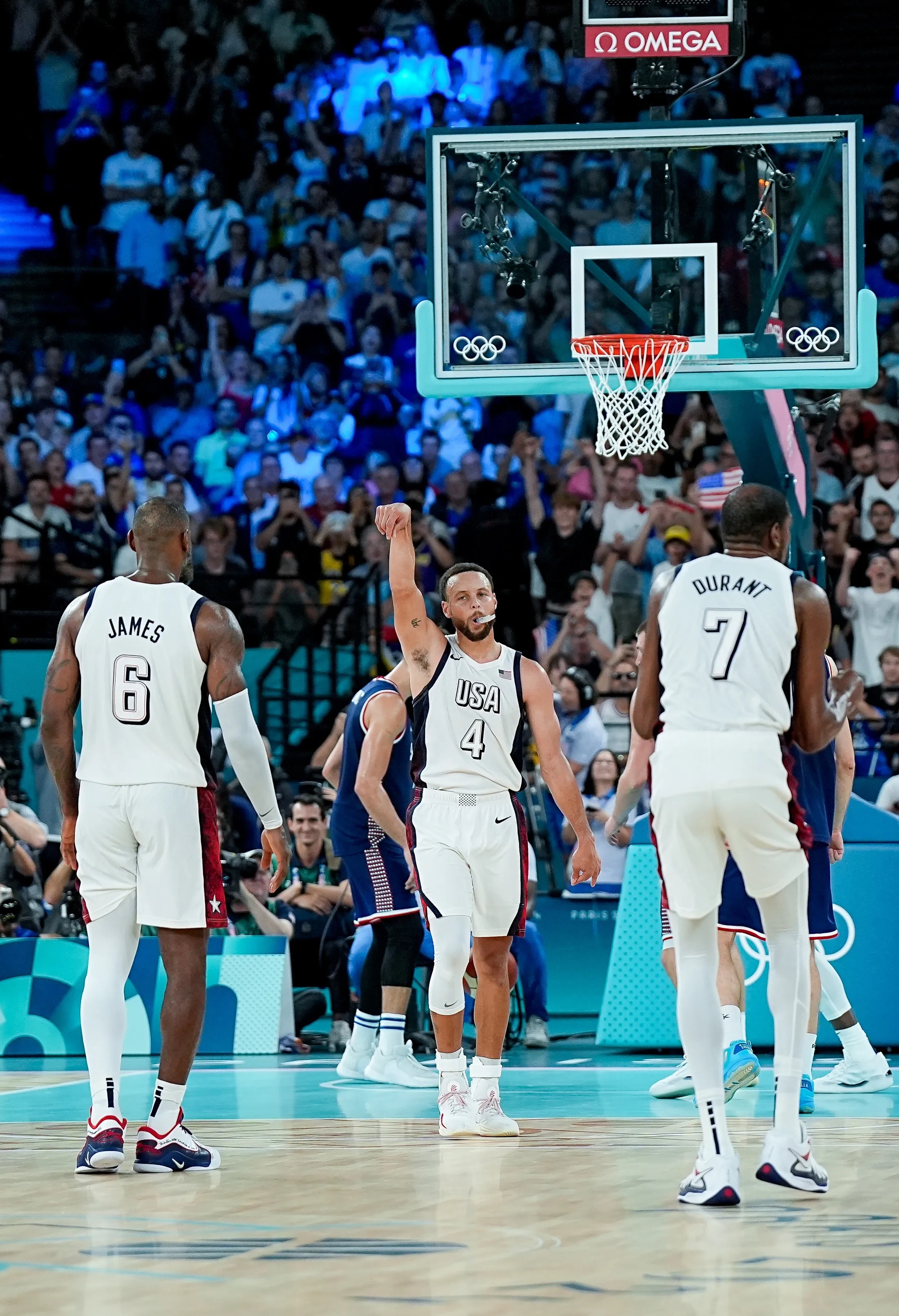 包含詹姆斯在法国队比赛中败北,表现优异引发热议!再创辉煌时刻的词条-爱游戏官网