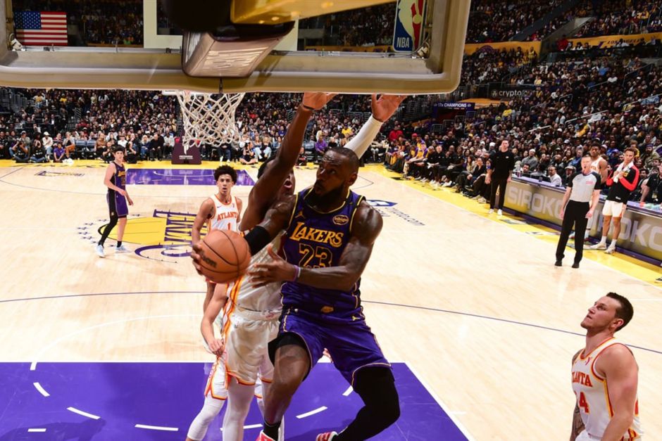 老鹰引发争议!,詹姆斯官方宣布大比分获胜新规上演精彩一战的简单介绍-爱游戏官网