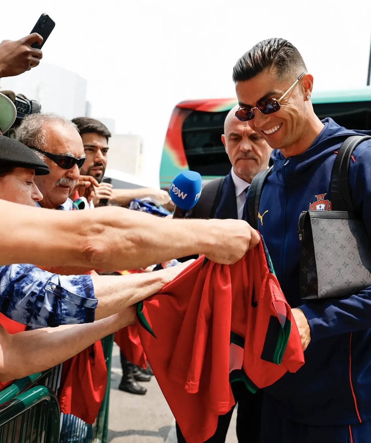 包含今晚突围战来临，门兴格拉德巴赫围绕西甲单刀错失，压力陡增，轮换策略成焦点的词条-爱游戏官网